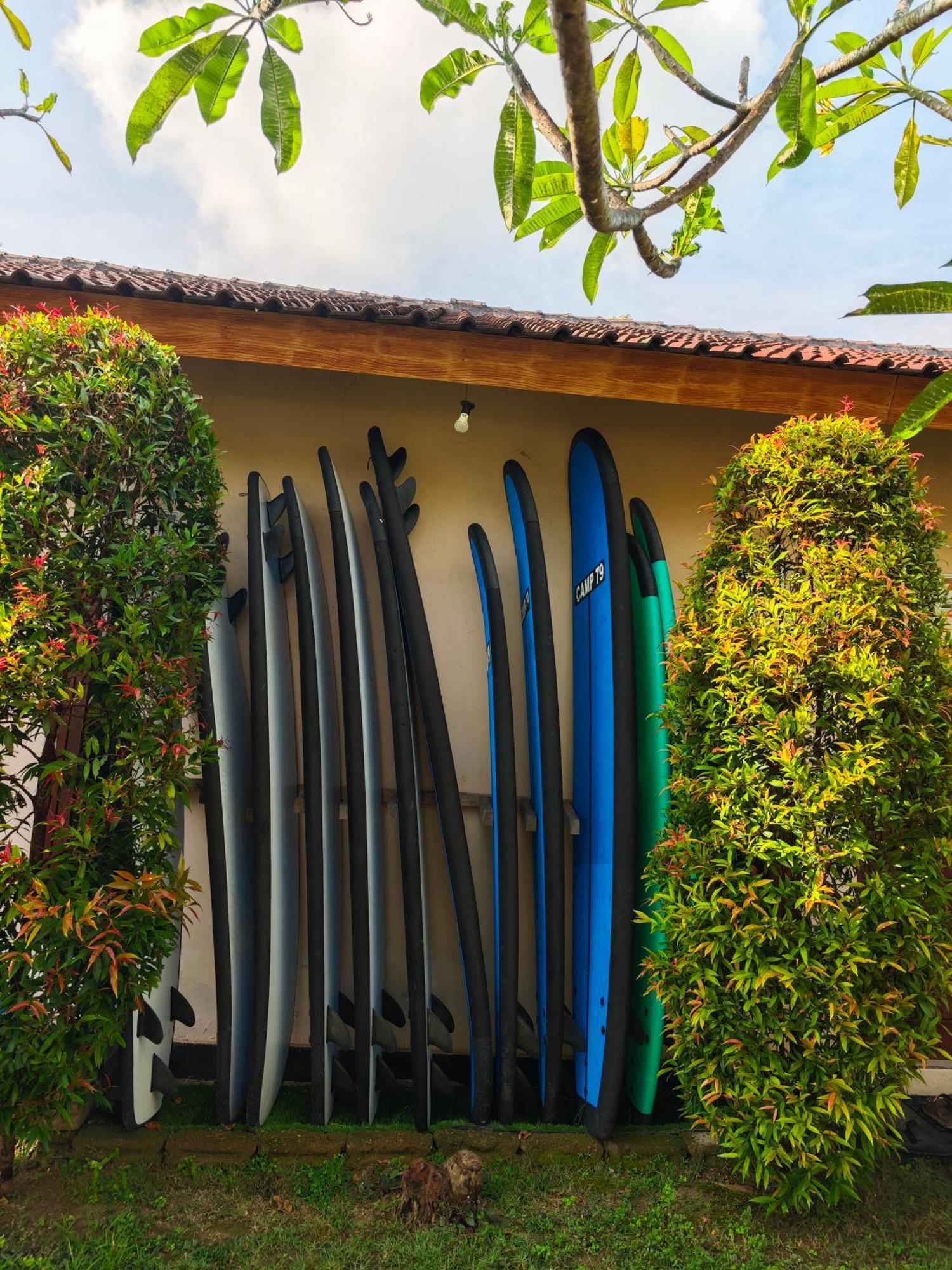 Surf Camp 79 Hotel Kuta  Eksteriør billede