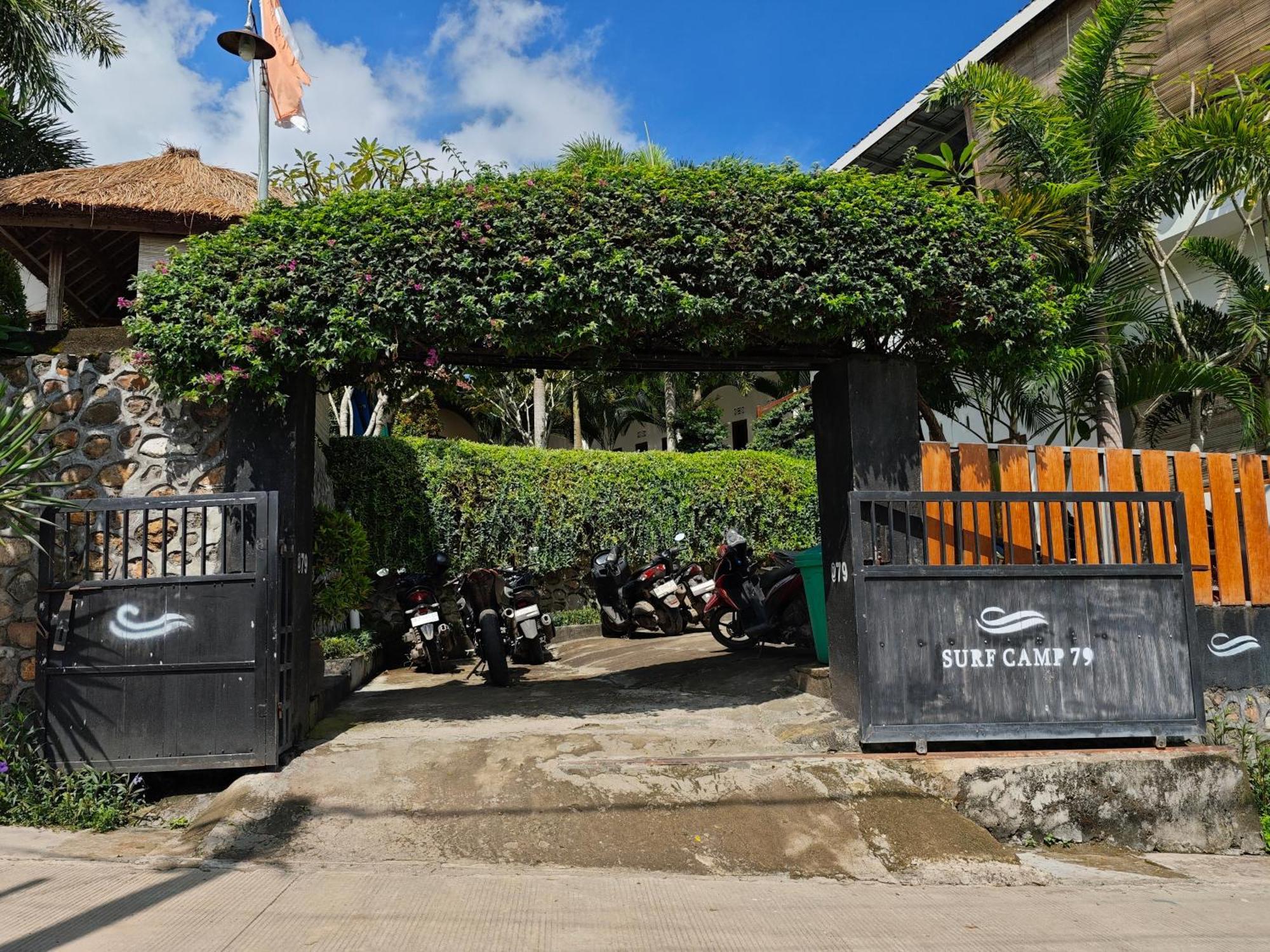 Surf Camp 79 Hotel Kuta  Eksteriør billede