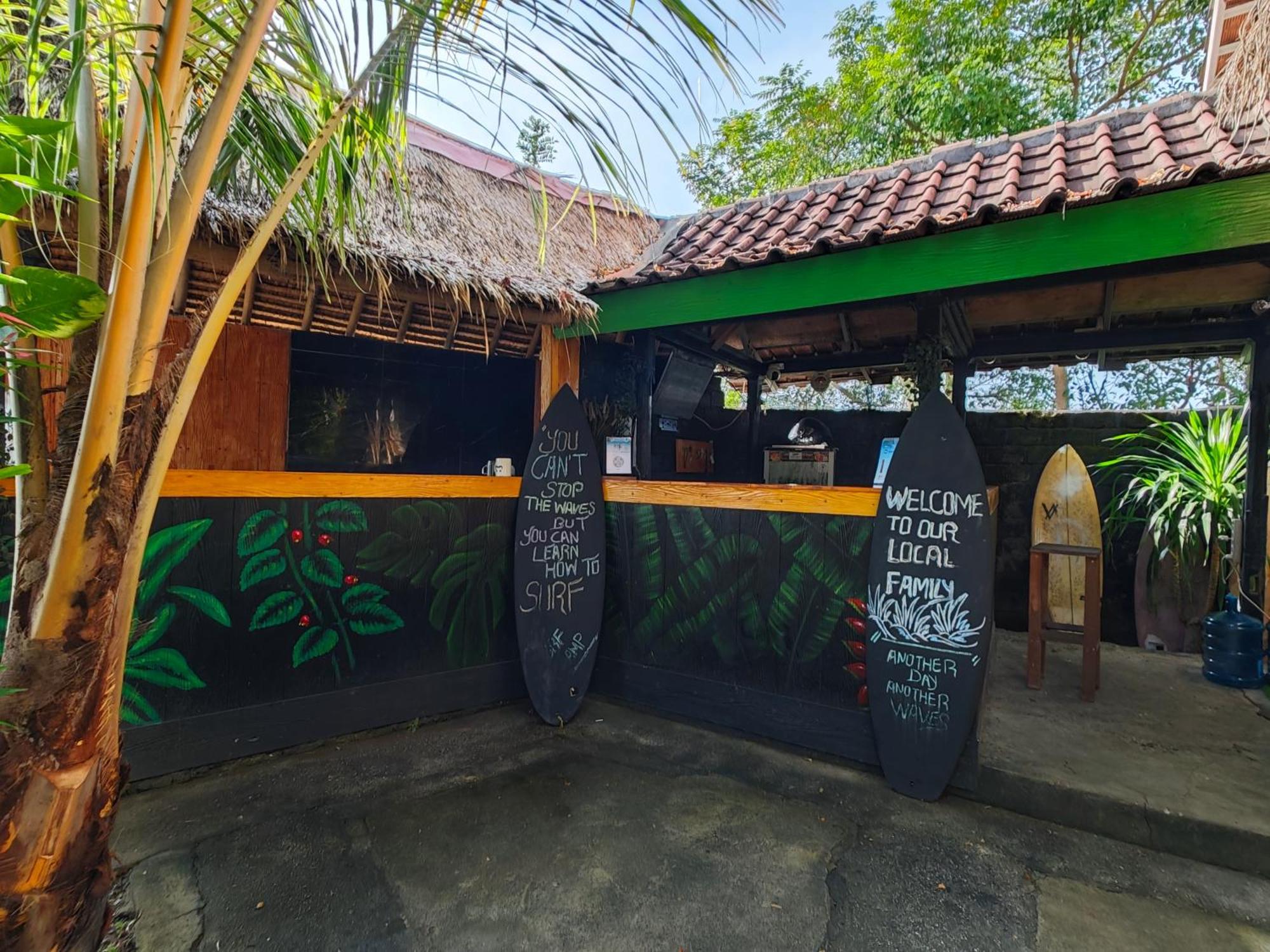 Surf Camp 79 Hotel Kuta  Eksteriør billede