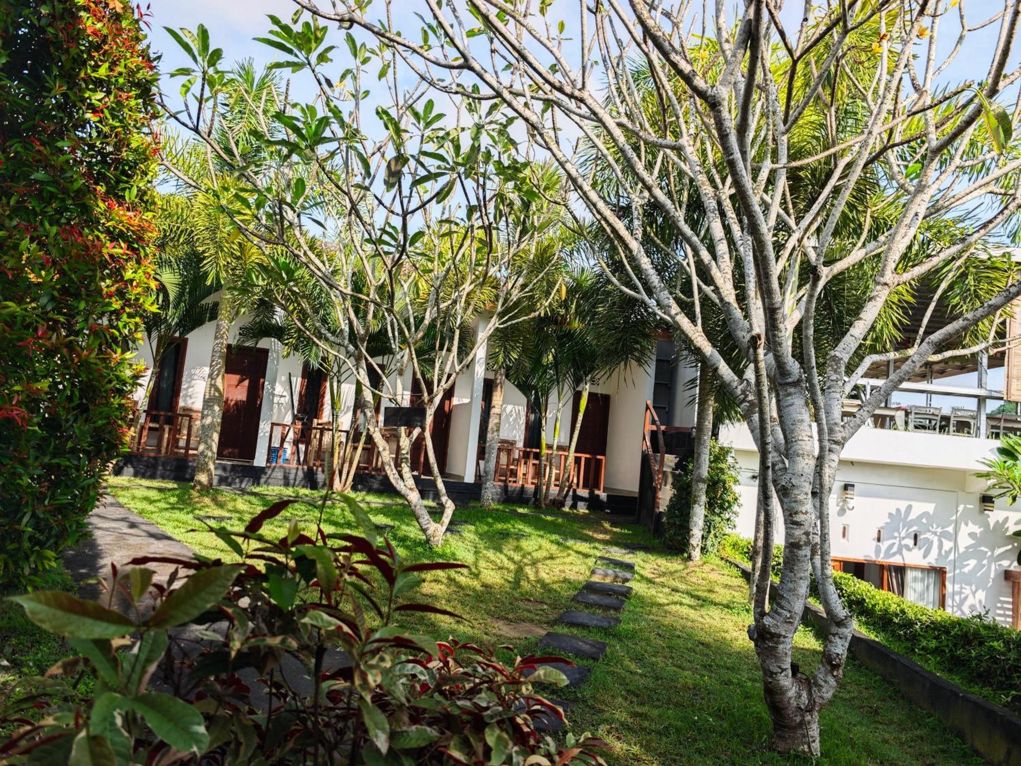 Surf Camp 79 Hotel Kuta  Eksteriør billede