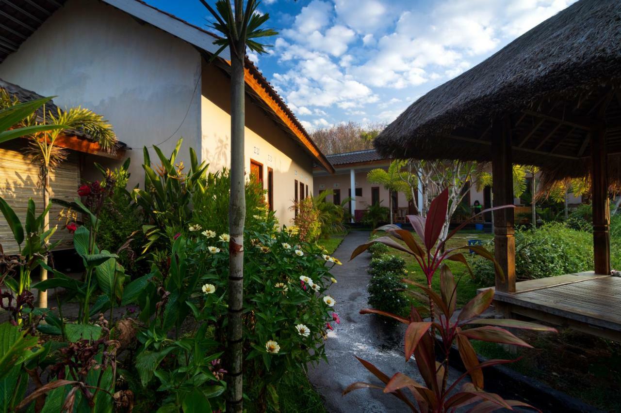Surf Camp 79 Hotel Kuta  Eksteriør billede